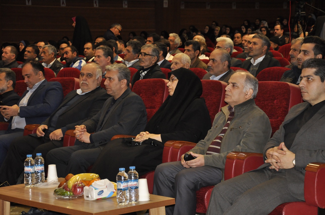 گیلان رکوردار تولید ۷۵۰ هزار تن برنج سفید/مردمی کردن اقتصاد یکی از پایه های تحقق اقتصاد مقاومتی است