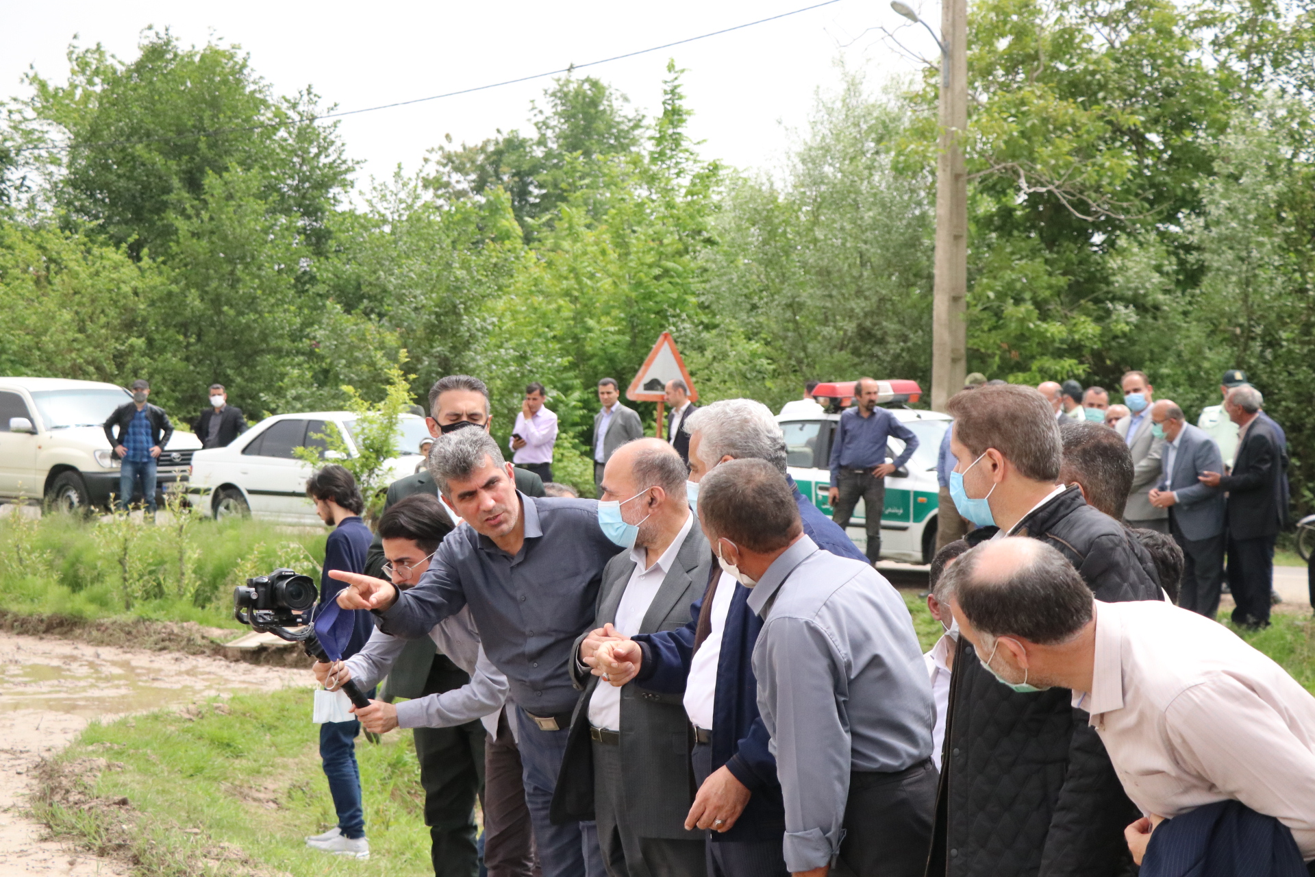 بازدید استاندار به همراه رئیس سازمان جهادکشاورزی از مزارع کشاورزی و روند آبرسانی به شالیزارها