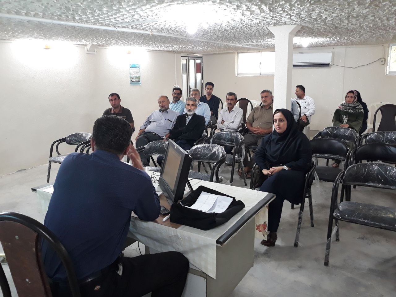 برگزاری کارگاه آموزشی شناخت مخاطرات پرورش آبزیان در لاهیجان